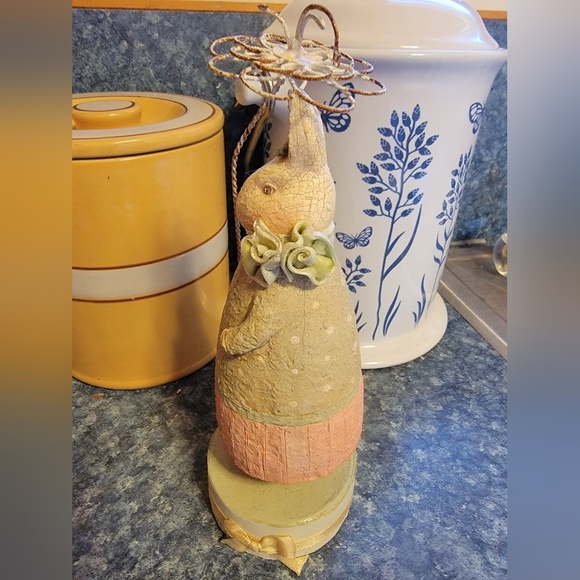 Amscan Resin Rabbit Statue Figure - Picture 2 of 7